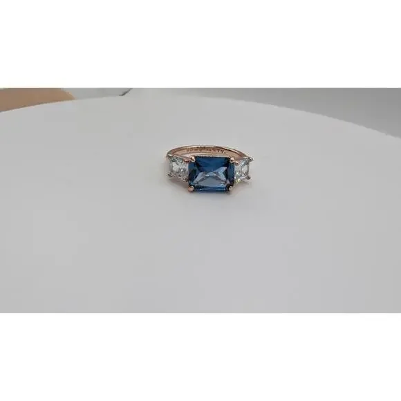Elegant Blue Gemstone Ring with Side Stones Size 7 - Picture 1 of 9